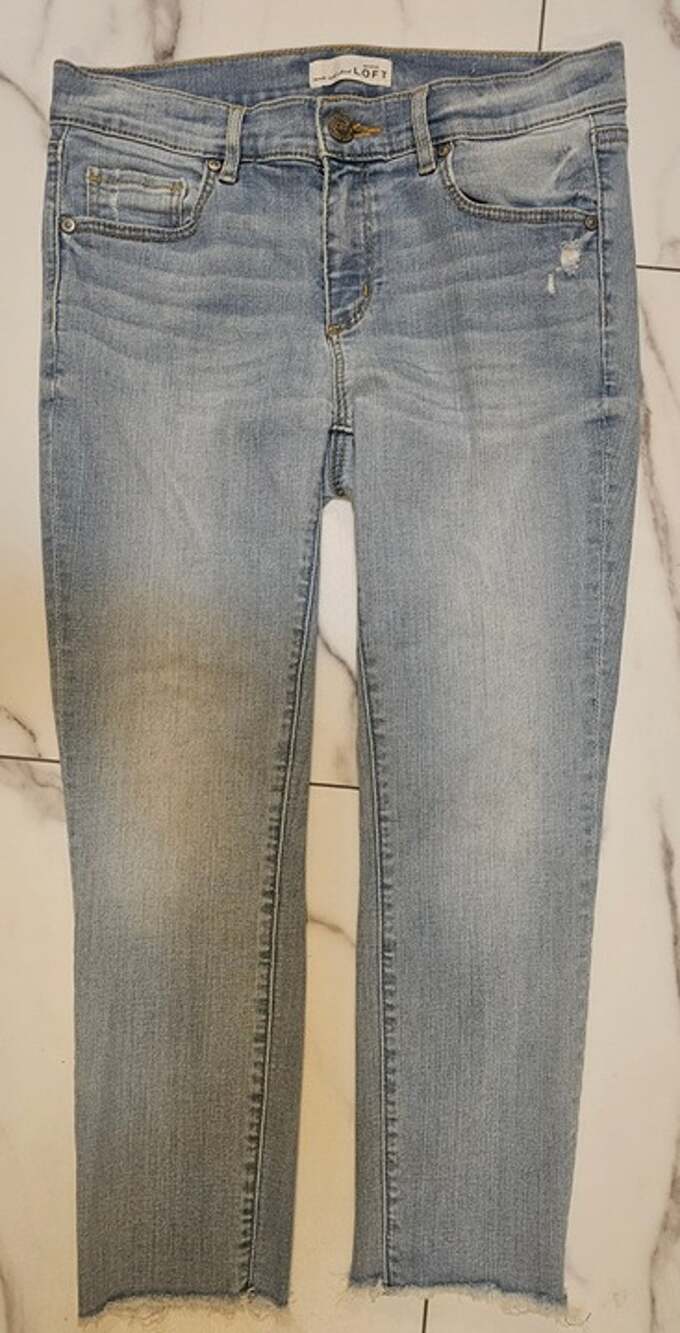 LOFT 27/4 Women's Modern Skinny Cropped Distressed Jeans Light Wash